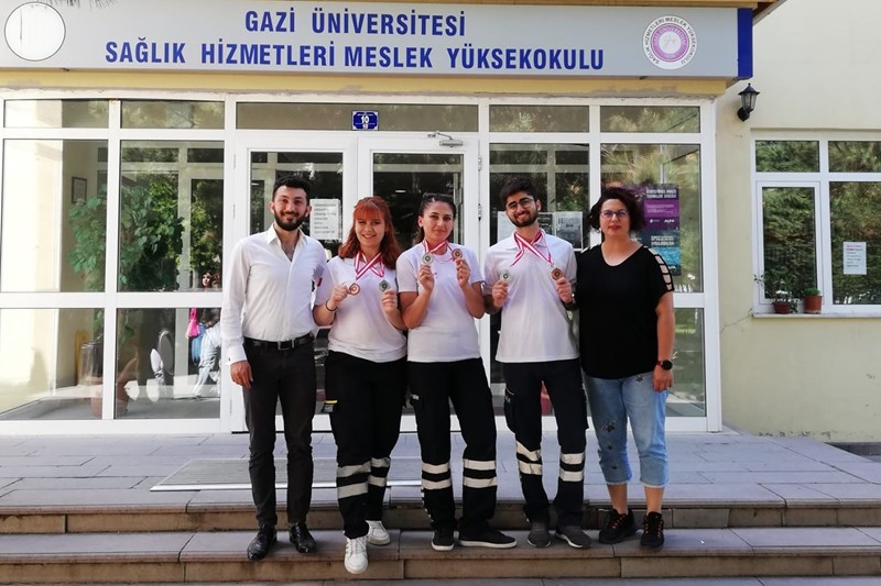 ALKÜ’LÜ ÖĞRENCİLERE SAĞLIK ALANINDA MADALYA ALKÜ’LÜ ÖĞRENCİLERE SAĞLIK ALANINDA MADALYA