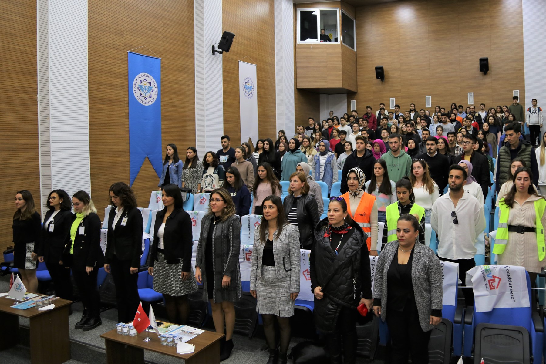 ALKÜ’LÜ ÖĞRENCİLERDEN FARKINDALIK ETKİNLİĞİ