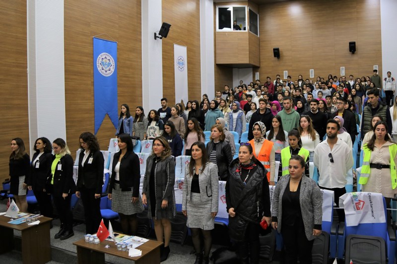 ALKÜ’LÜ ÖĞRENCİLERDEN FARKINDALIK ETKİNLİĞİ