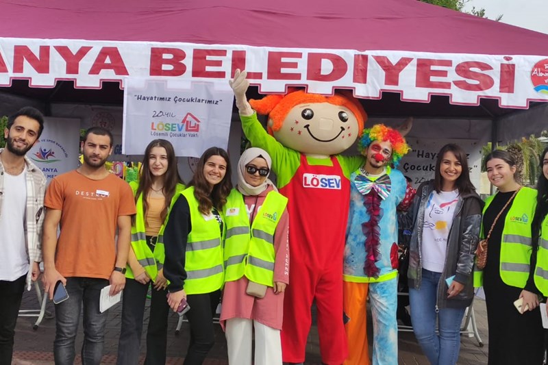 ALKÜ LÖSEV FAYDA KULÜBÜ ÖĞRENCİLERİNDEN DÜNYA ÇOCUK HAKLARI GÜNÜ ETKİNLİĞİ