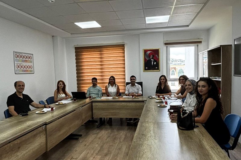 ALKÜ SAĞLIK HİZMETLERİ MYO’DA TERAPİ VE REHABİLİTASYON BÖLÜMÜ DIŞ PAYDAŞ TOPLANTISI GERÇEKLEŞTİRİLDİ ALKÜ SAĞLIK HİZMETLERİ MYO’DA TERAPİ VE REHABİLİTASYON BÖLÜMÜ DIŞ PAYDAŞ TOPLANTISI GERÇEKLEŞTİRİLDİ