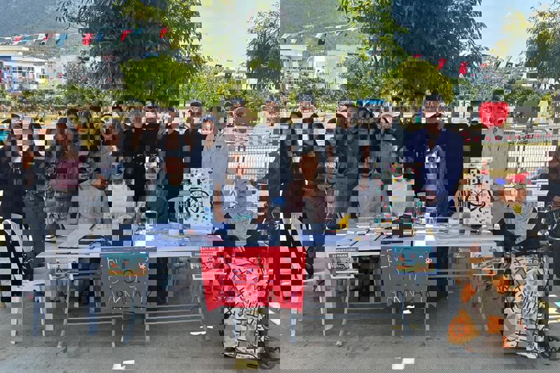 ALKÜ’DE 10. YIL ETKİNLİKLERİNDE ENGELLİLİĞE DAİR EMPATİ PARKURU