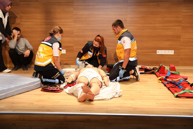 ALKÜ’LÜ ÖĞRENCİLER VAKA TATBİKATINDA GERÇEĞİ ARATMADILAR