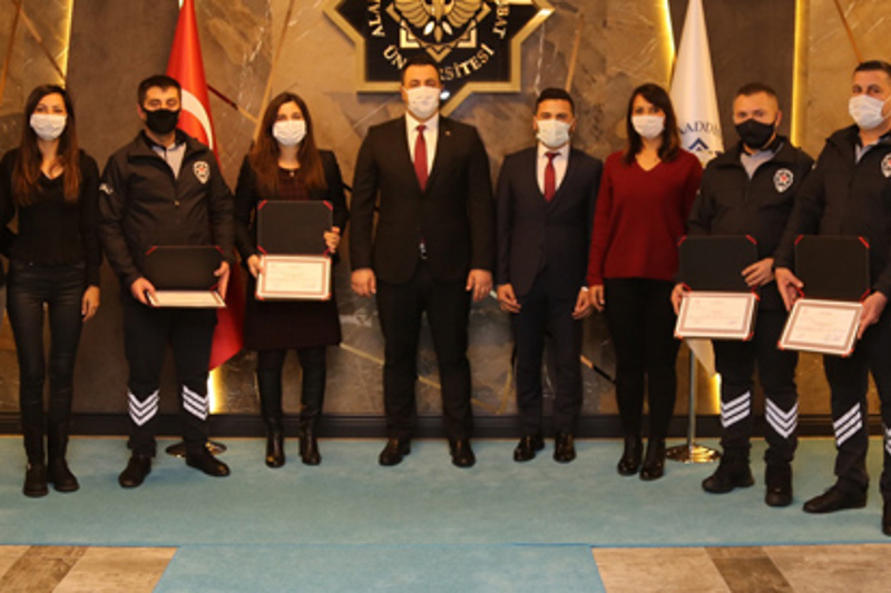 ALKÜ’DE İLK KURSİYERLER SERTİFİKALARINI ALDI