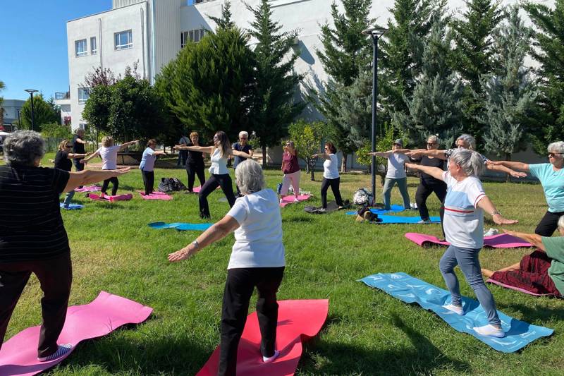 Aktif Yaşam ve Fizyoterapi Topluluğu ile ALKÜ 60+Tazelenme Üniversitesi İş Birliğinde "Her Yaşta Nefes ve Vücut Farkındalığı" Atölyesi Gerçekleştirildi